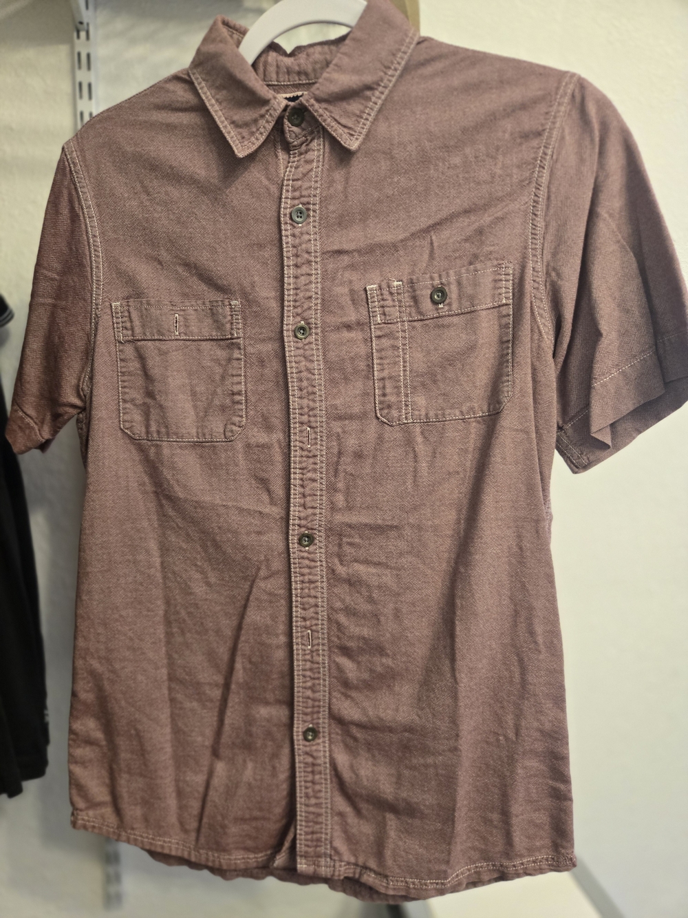 G.H. Bass & Co. Short-Sleeve Button-Down Shirt in Dusty Mauve